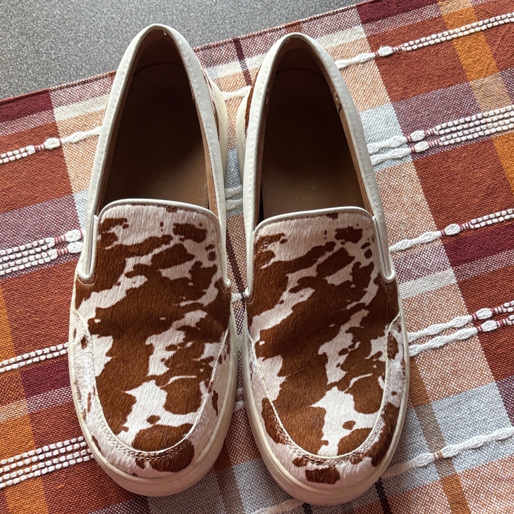 Vionic White and Tan Slip-On Loafers